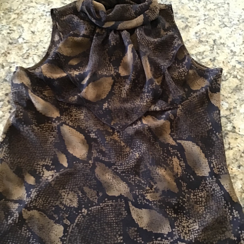 Adrienne Vittadini Studio woman’s sleeveless top